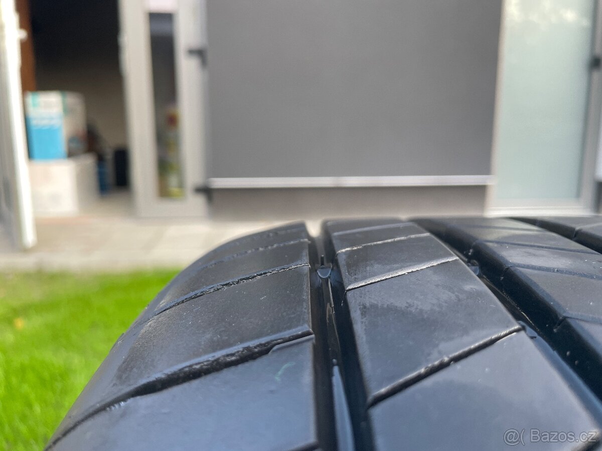 Prodam zanovni letni pneu 235/50/r19 - 6