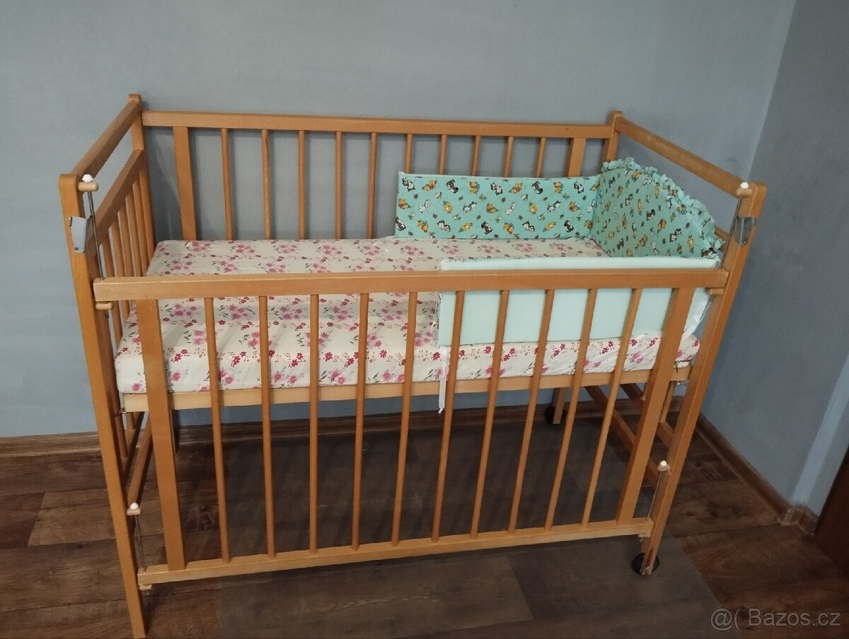 Dřevěná dětská postýlka - 6