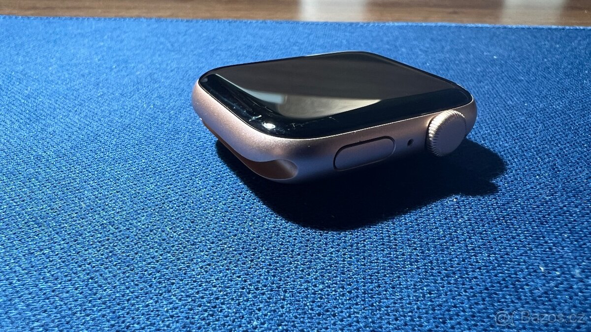 Apple Watch SE 2020 - růžová barva velikost 44mm - 6