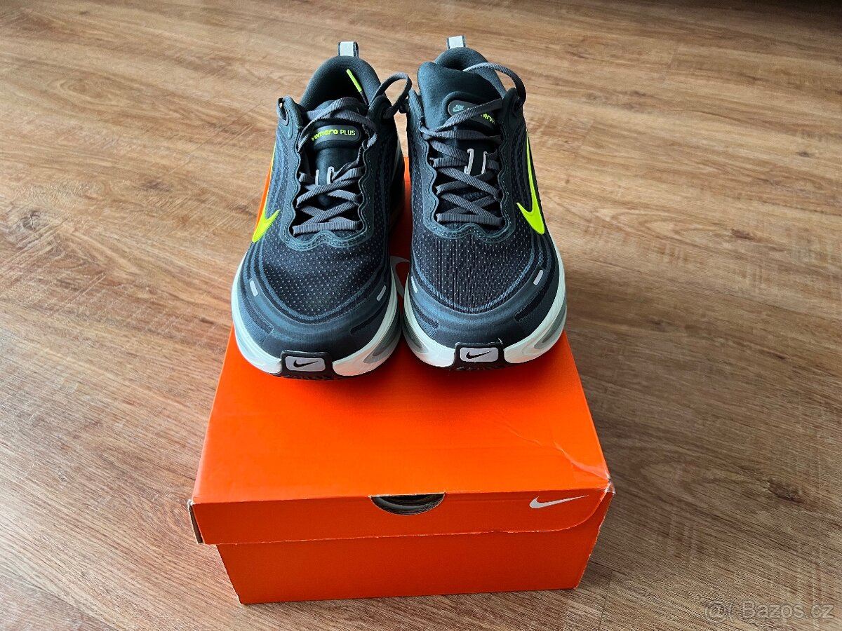 Nike Vomero Plus / 44 / Seaweed - 6