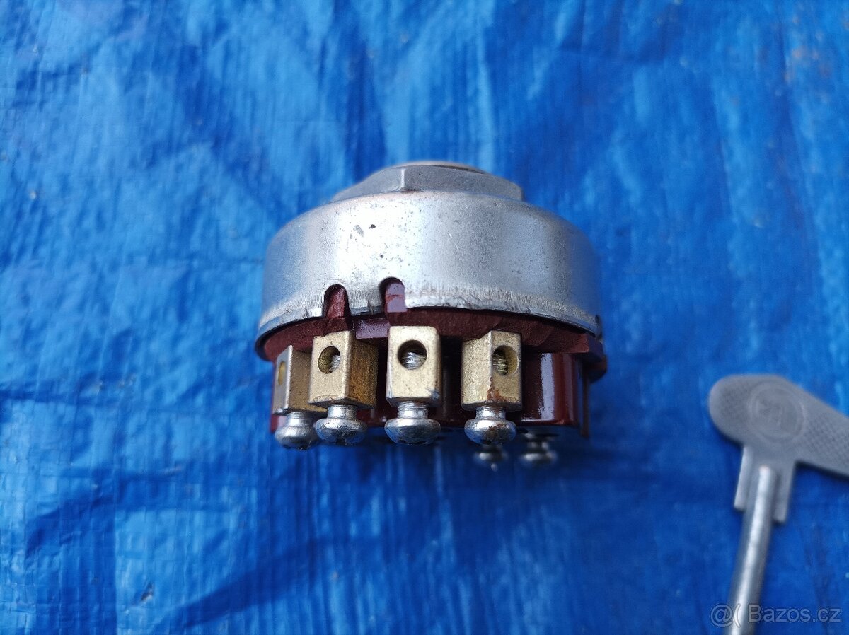 Spínací skříňka PAL se dvěma klíčky - 6