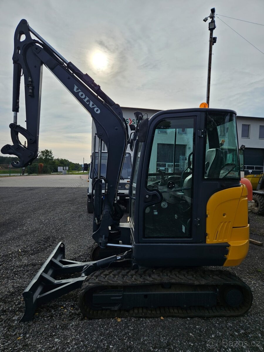 Bagr Volvo EC35C - 6