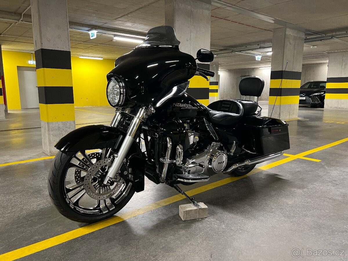 Harley Davidson FLHX Street Glide - 6