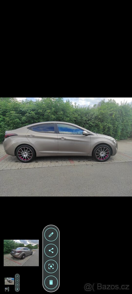 Hyundai Elantra 5 - 6