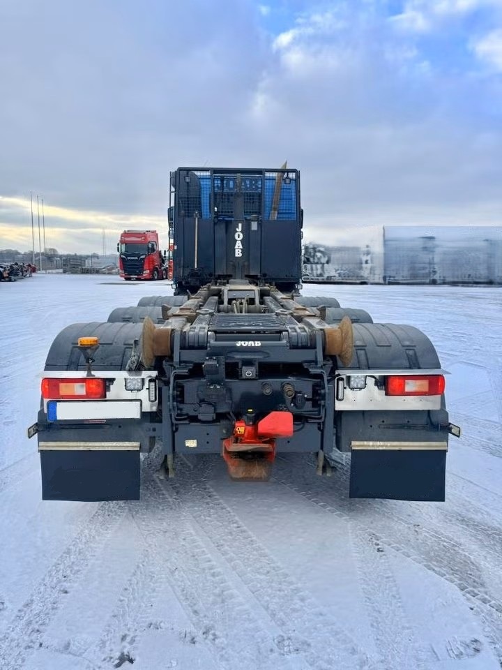 Volvo FH750 8x4 nosič kontejneru - 6