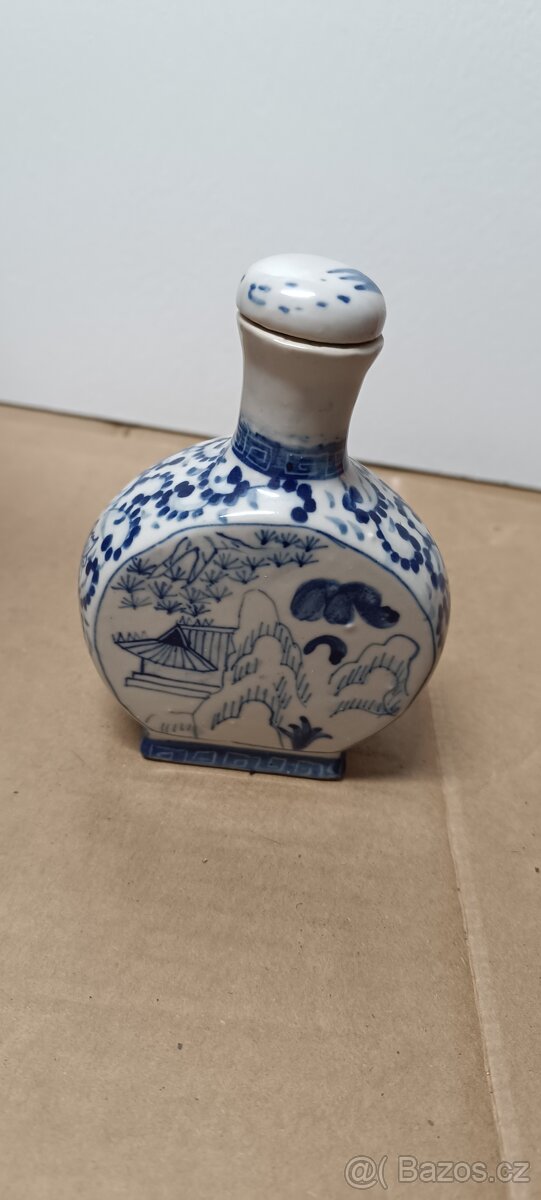Malá porcelánová lahvička se zátkou – modrobílý dekor - 6