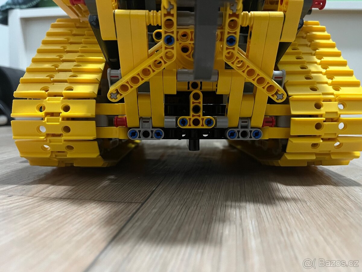 Lego TECHNIC 42131 Buldozer Cat D11T DÁLKOVÉ OVLÁDÁNÍ - 6