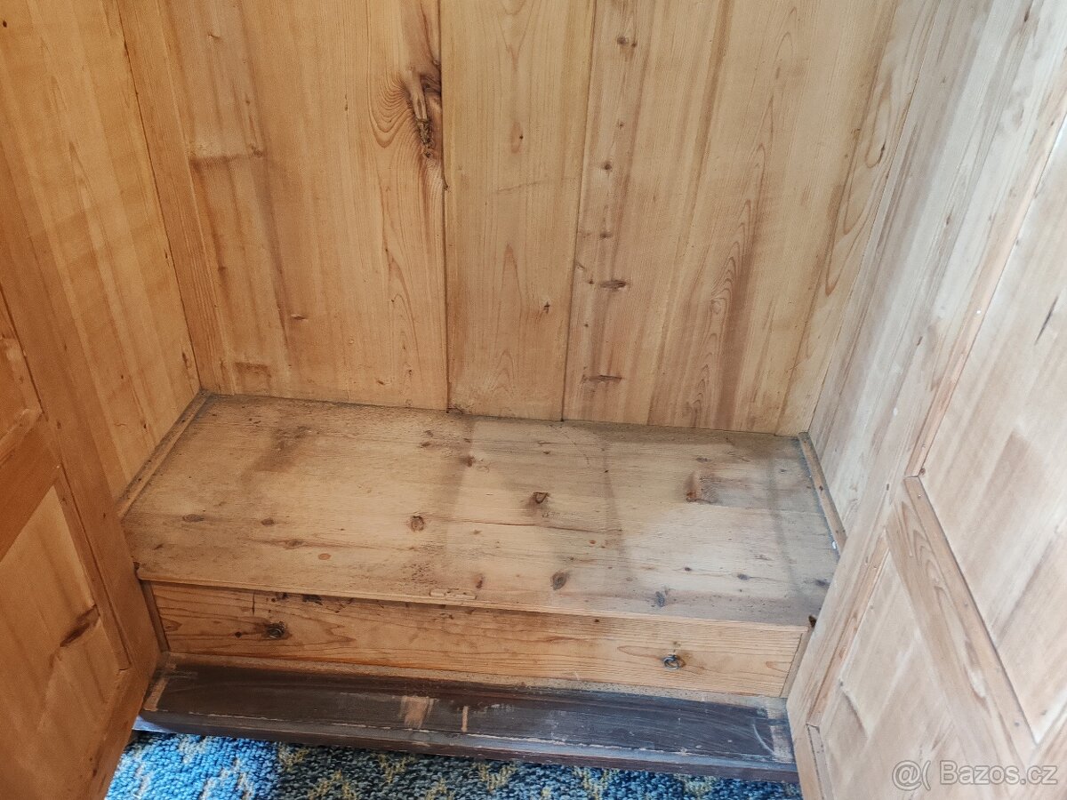 Prodám starožitné skříně šatní a prádelník - 6