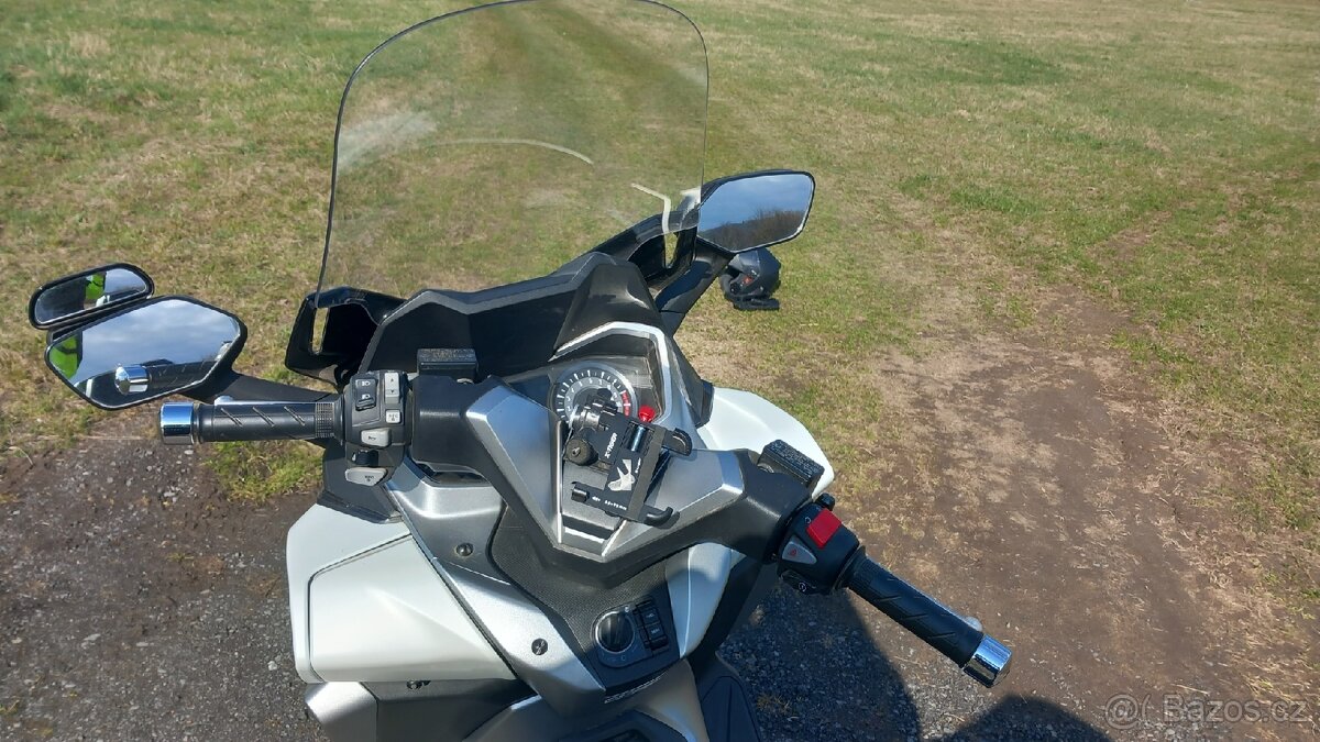 HONDA FORZA 300 - 6