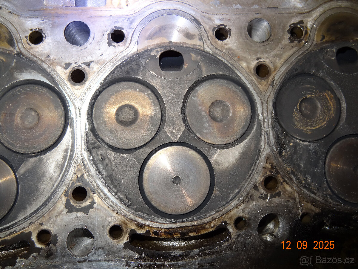 Hlava motoru 2.1 TD AMC908534 0 - 6