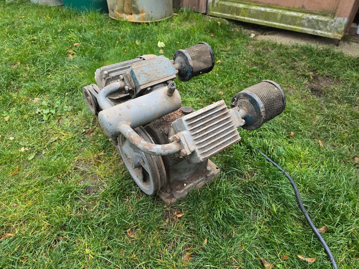 Starý kompresor s elektromorem - 6