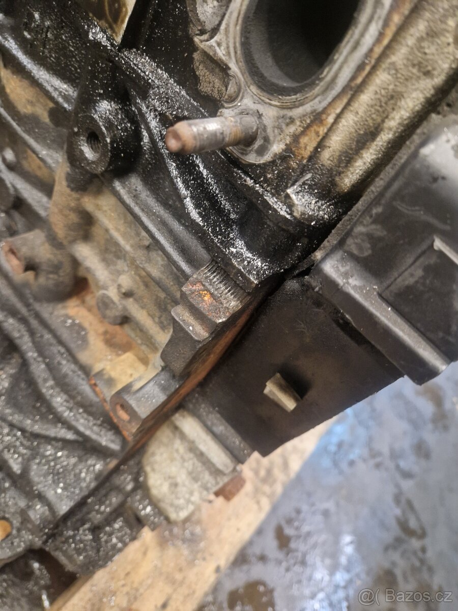 Motor 1.9 tdi 77kw BXE, ale stejný s BKC, BJB - 6