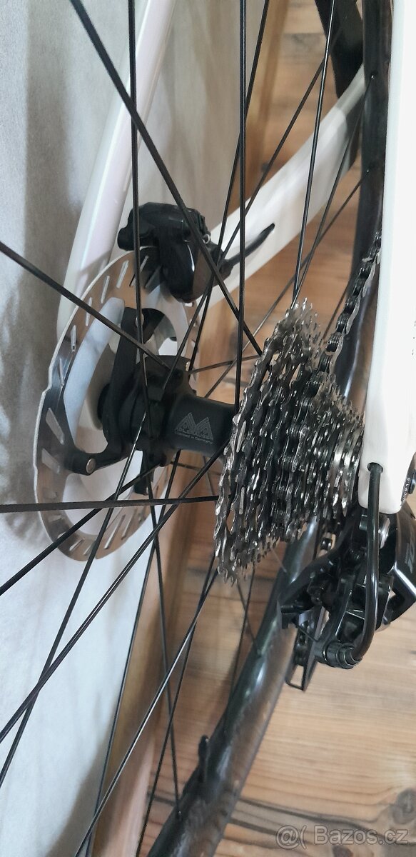 Celokarbonové silniční kolo - 6