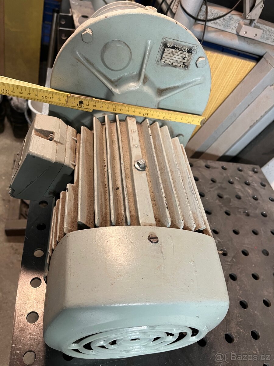 Elektromotor s převodovku - 6