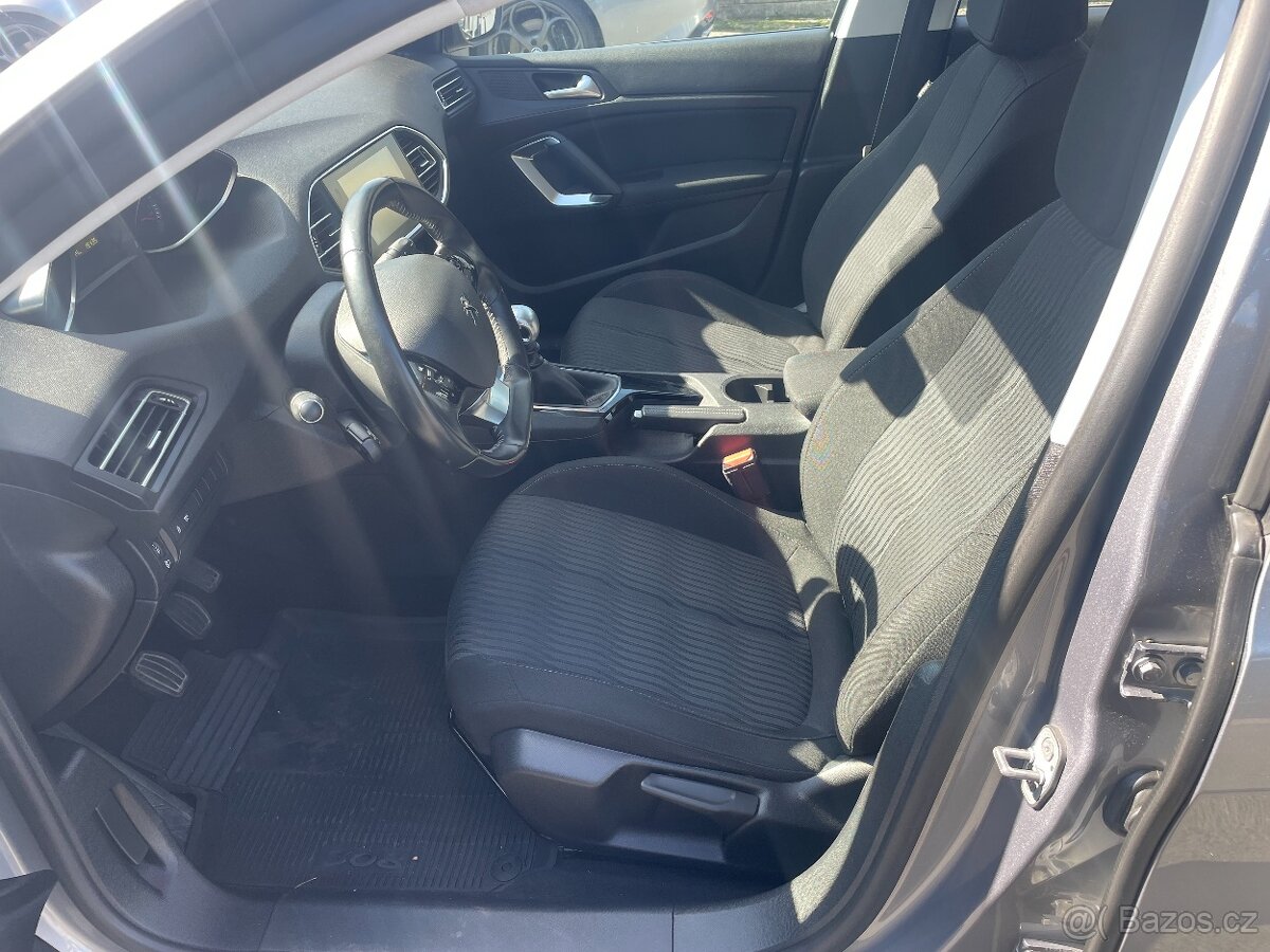 PEUGEOT 308 SW ALLURE 1.2i 96 KW Pure-Tech ČR 2015 - 6