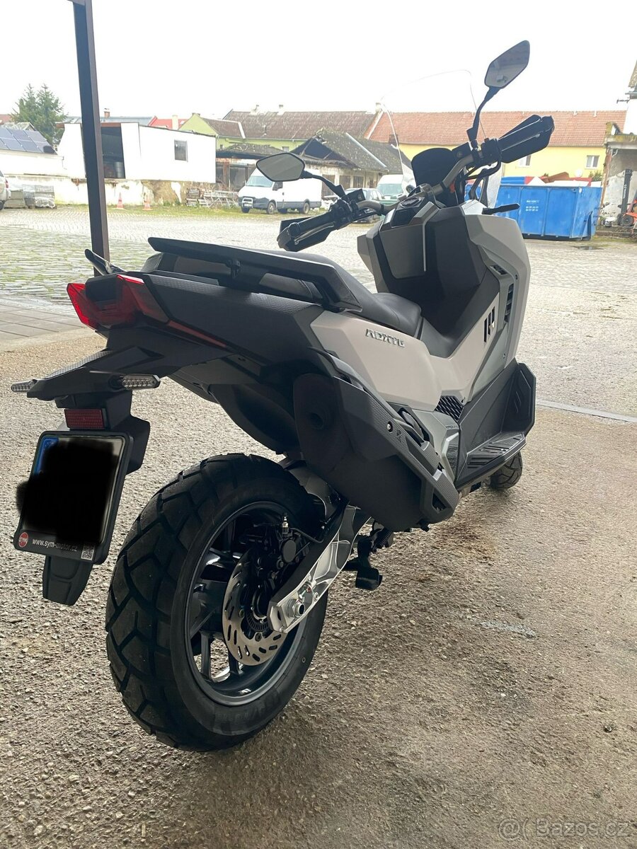 SYM - ADX TG 400 - BÍLÁ - PŘEDVÁDĚCÍ SKÚTR - 6