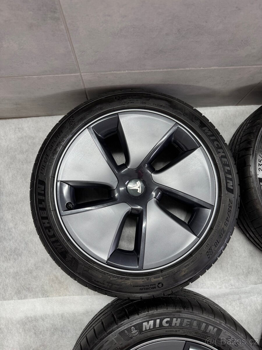 ORIGINÁLNÍ ALU SADA TESLA 3 - 6