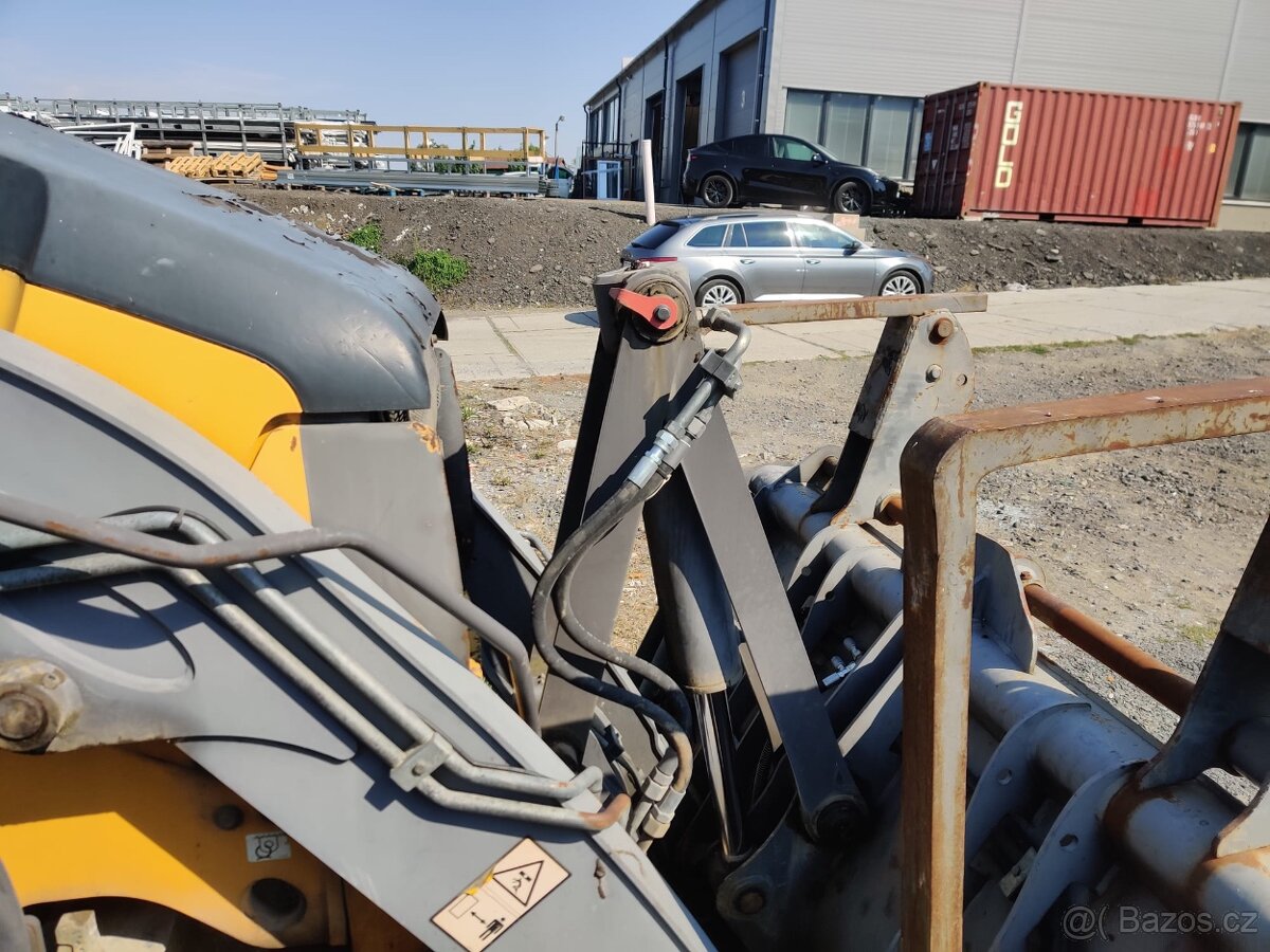 Traktorbagr Volvo BL71B - 6