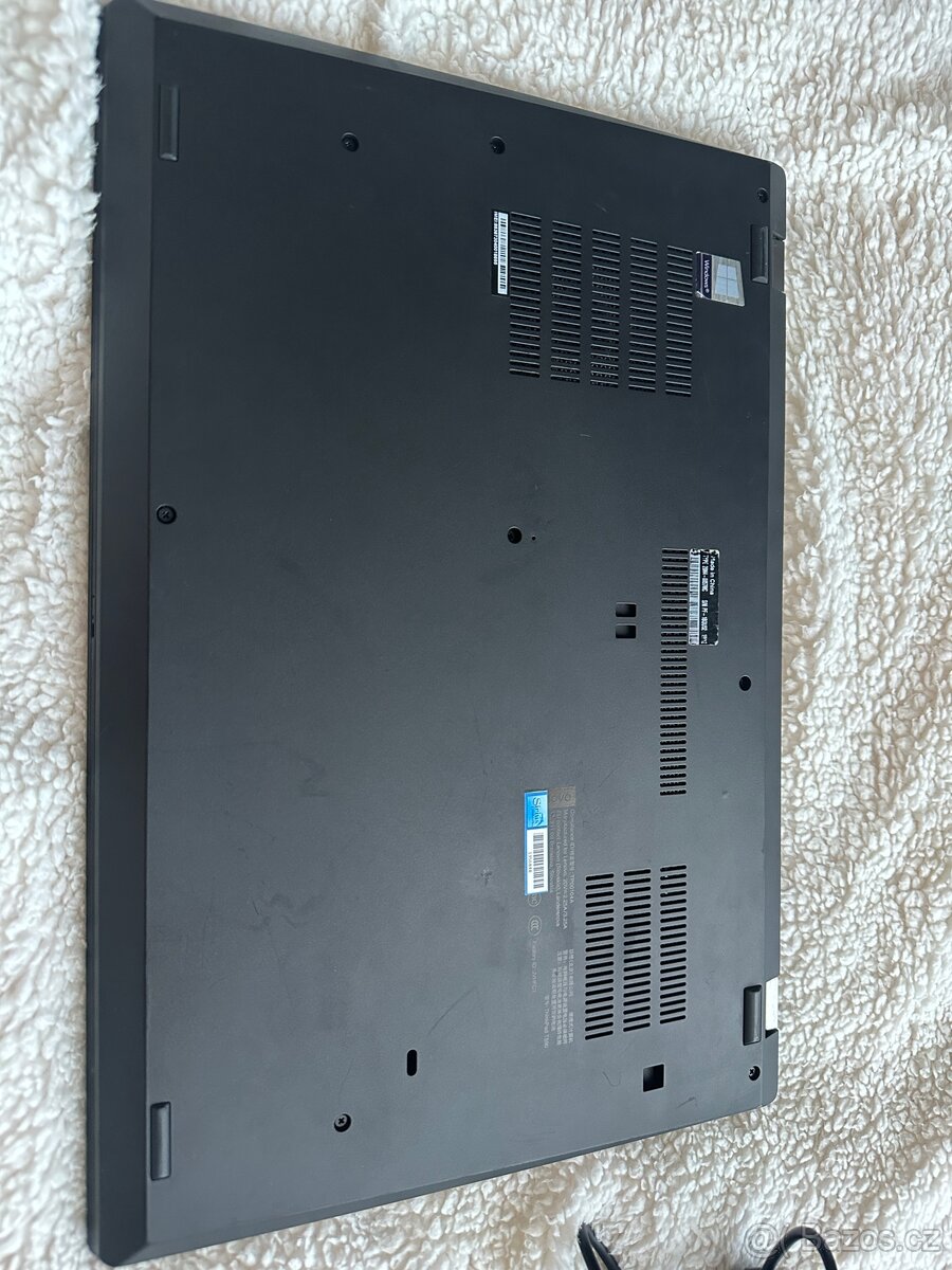 Lenovo ThinkPad T590 top stav - 6