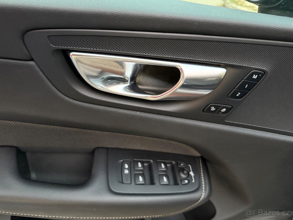 Volvo XC60, VOLVO XC60 B4 D PLUS DARK - 6