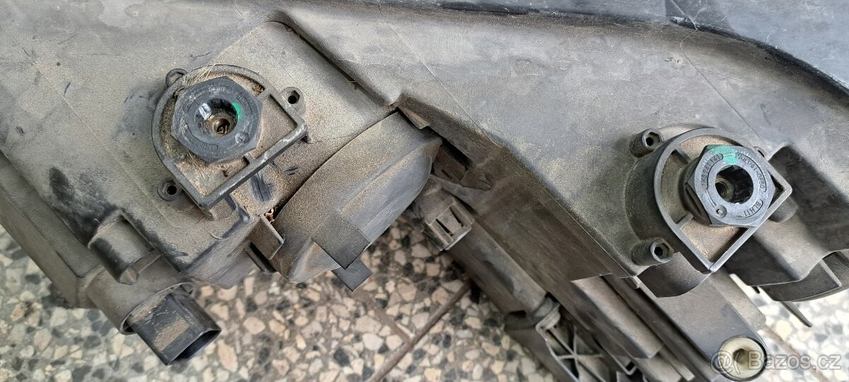 Prodám pravé přední světlo WV Sharan 7n - 6