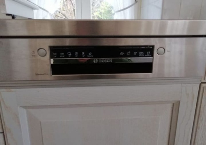 Luxusní bílá venkovská kuchyně se spotřebiči,5786 - 6