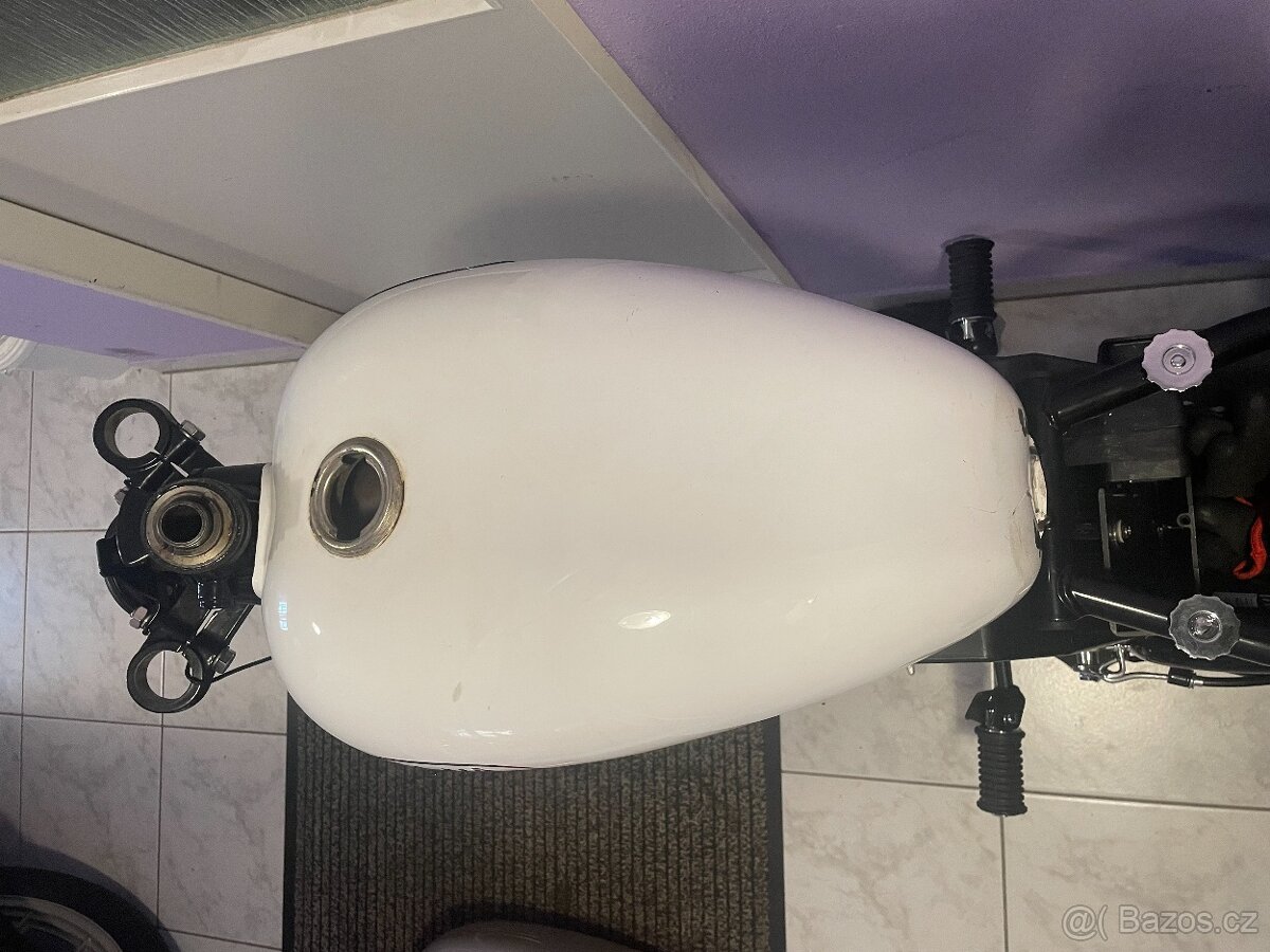 Nová nádrž Jawa Scrambler - 6