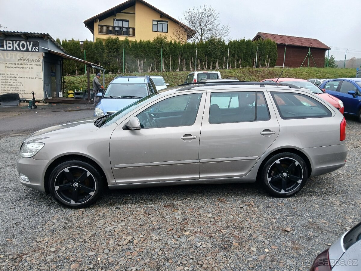 Škoda Octavia II kombi 1.6 TDi AMBIENTE - 6