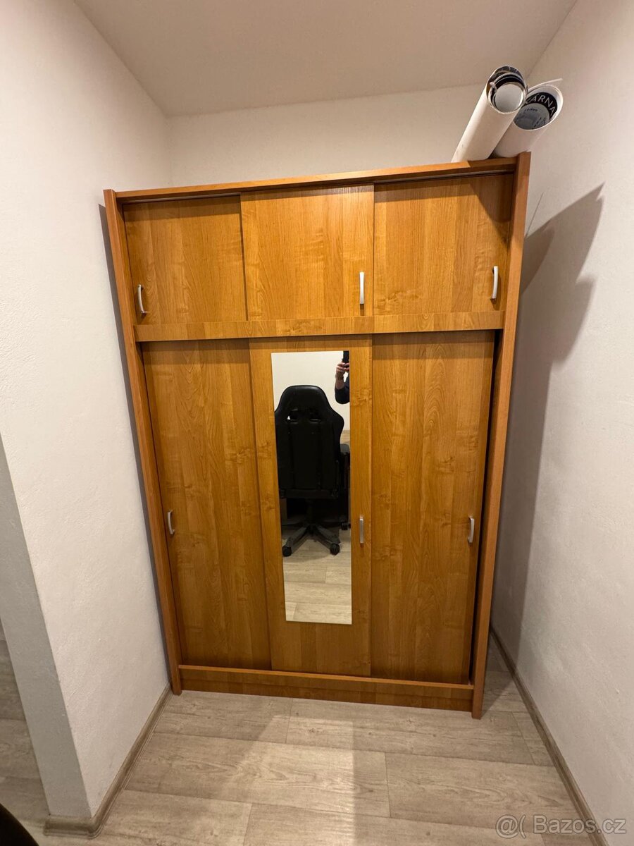 Velká dřevěná skříň masivní - 6