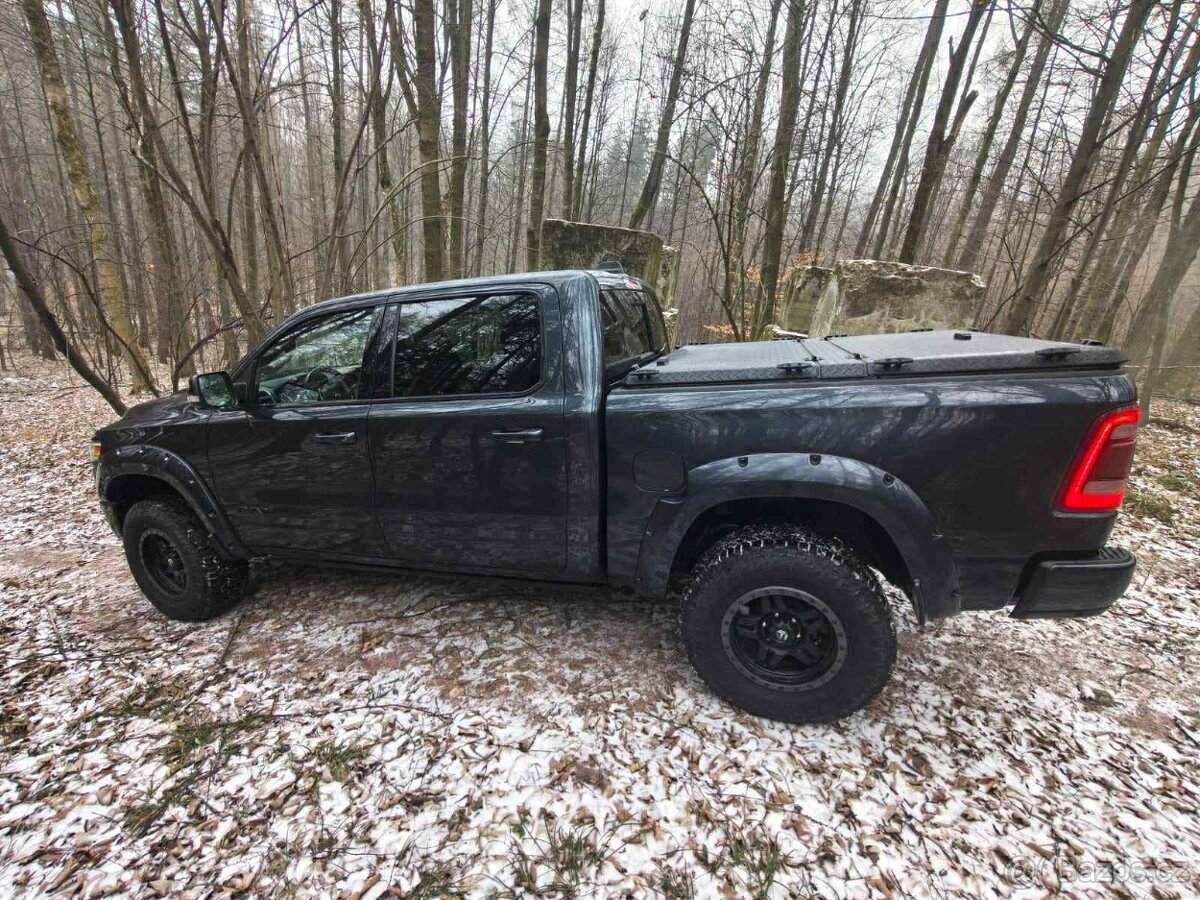 Predám hardtop na Dodge Ram 1500 4 a 5 generacie - 6