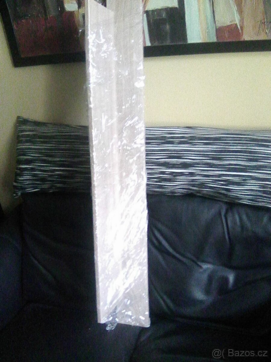 Závěsná obývací stěna s osvětlením jedné závěsné skříňky - 6