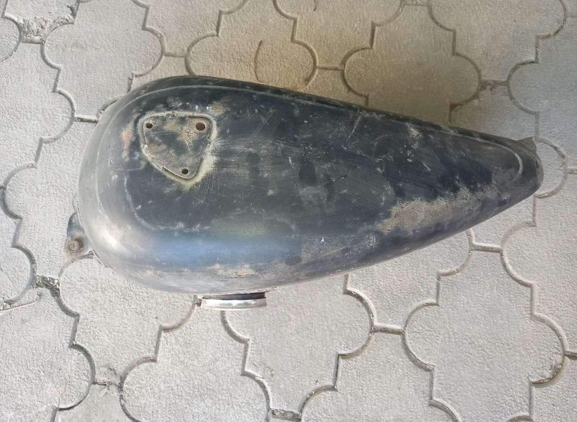 Nádrž víko nádrže kastlík IŽ 350 IŽ 49 DKW - 6