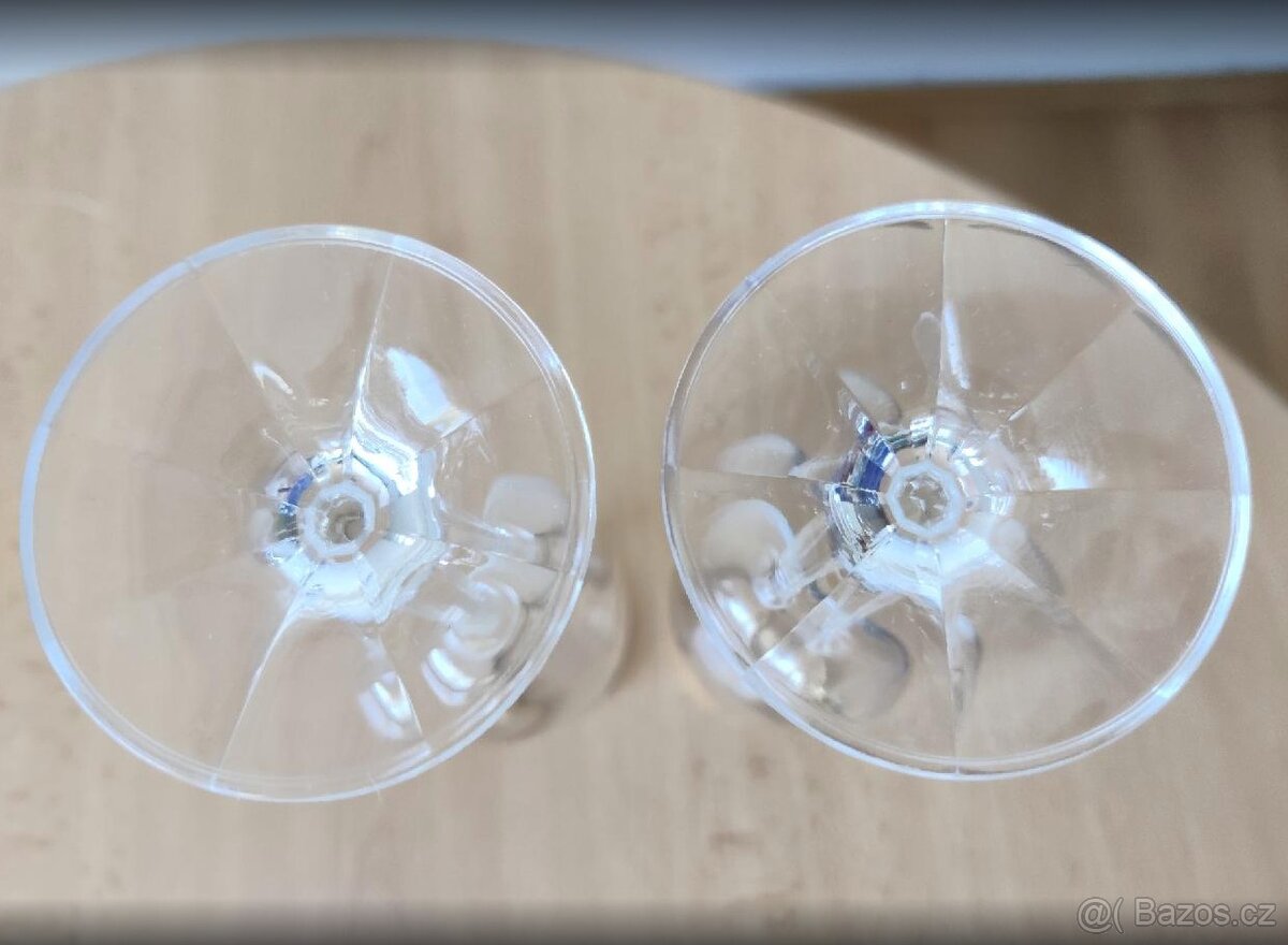 dvě tenkostěnné šampusky s lovec. motivem po r. 2000 - 6