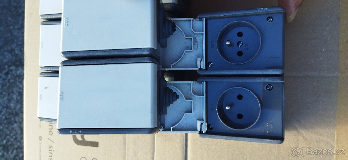 ZÁSUVKA DVOJITÁ NA POVRCH PRAKTIK ABB IP44 - 6