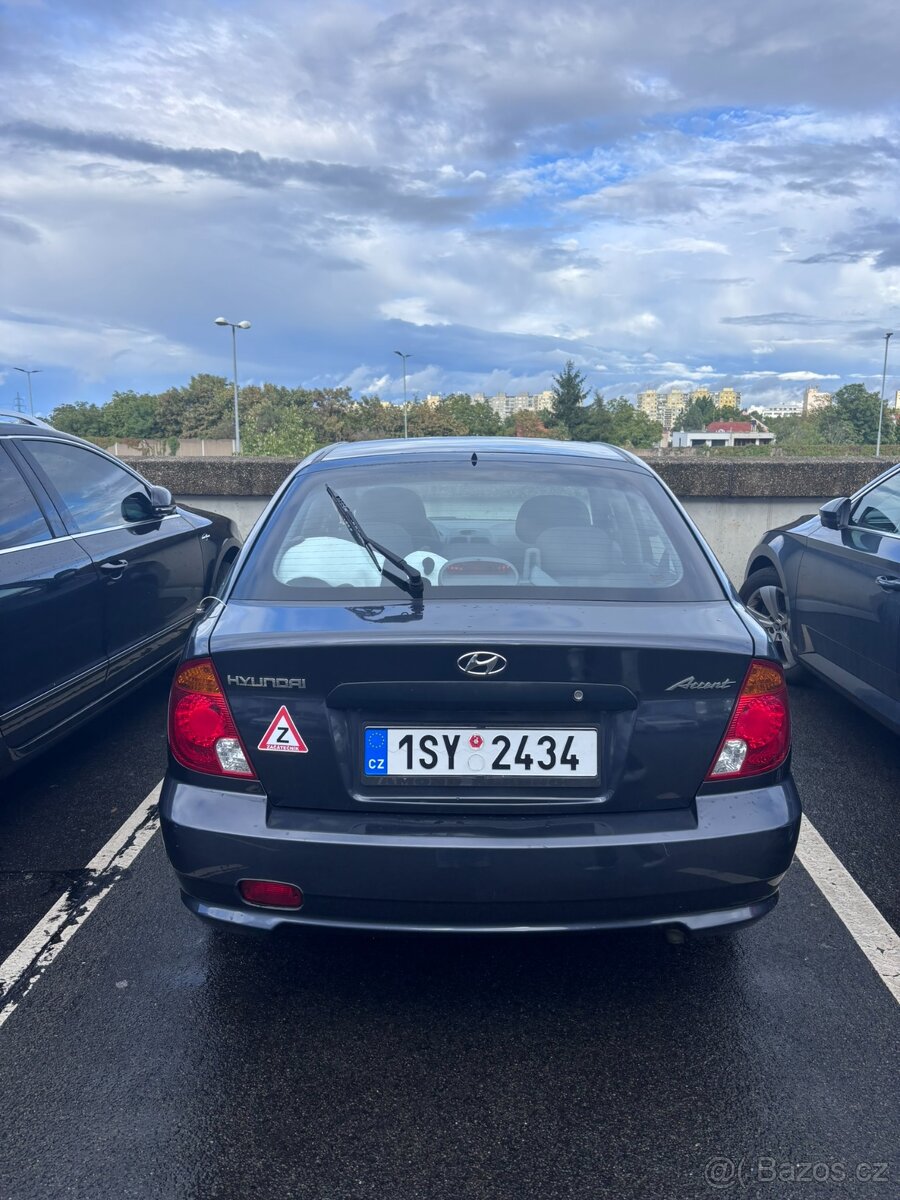 2006 Hyundai Accent - 6