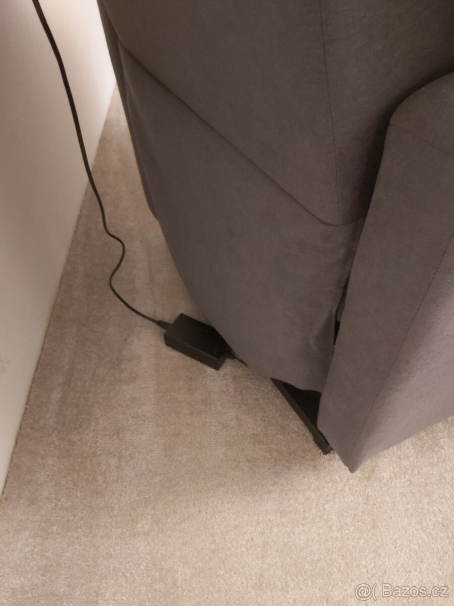 SENIORSKÉ ELEKTRICKÉ KŘESLO - 6