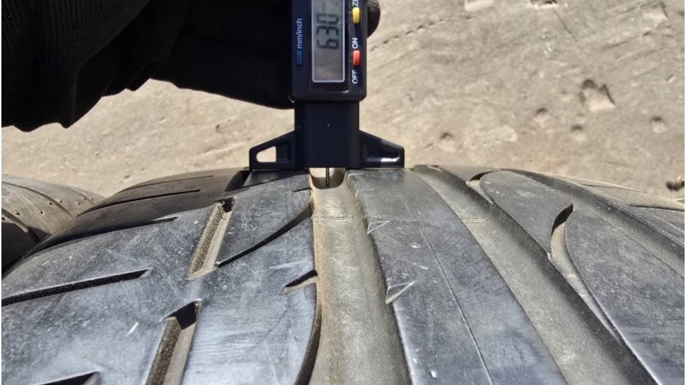 Letní pneu 235/40/19 Bridgestone - 6