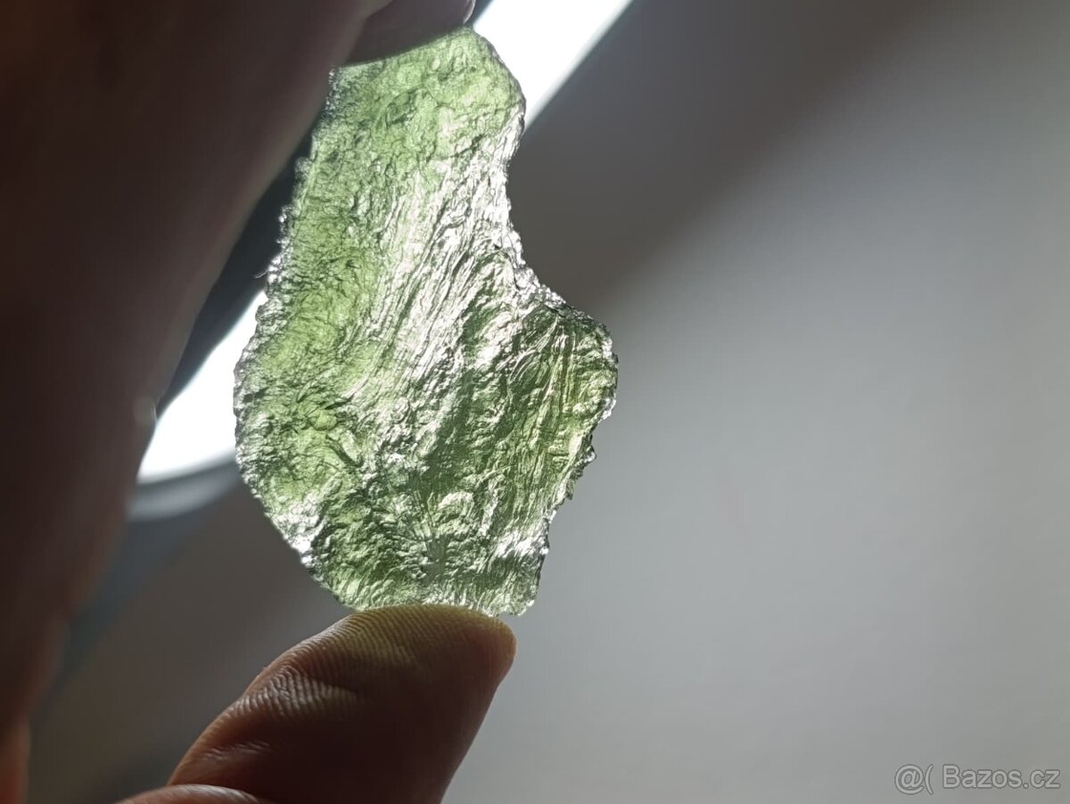 Vltavín z Chlumu 14,36 g , težkký krásný sbírkový + stojánek - 6