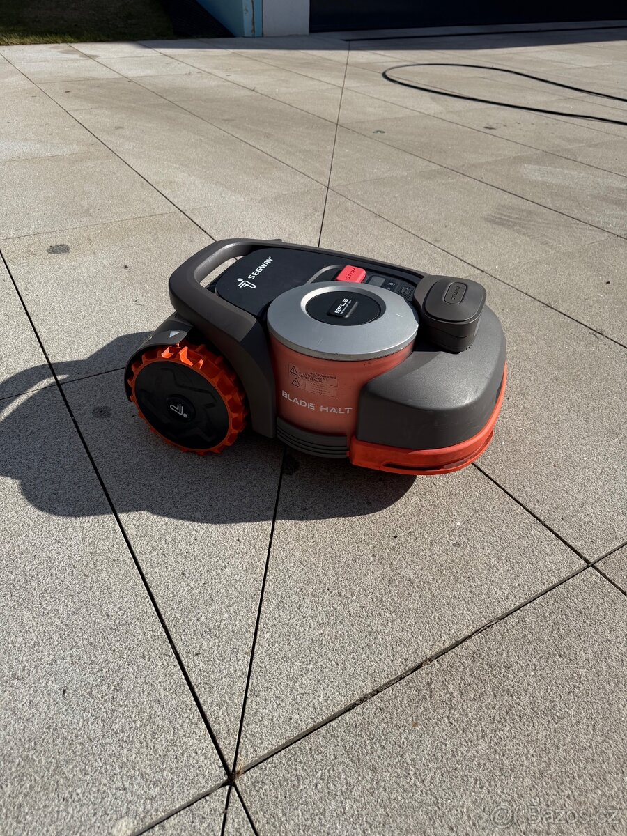 Robotická sekačka Segway Navimow H1500E - VisionFence - 6