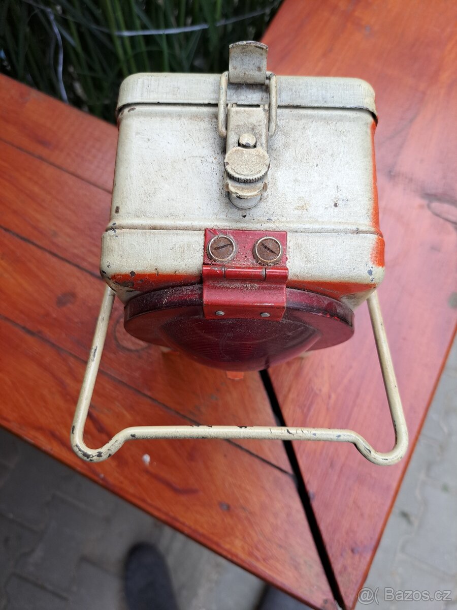 Ž E L E Z N I Č I A R S K A Lampa. - 6