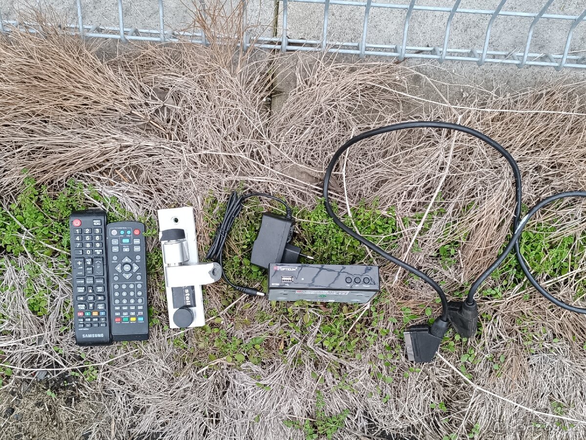 Prodám TV Samsung LE32E420E2W 81,3 cm (32"), na zeď - 6