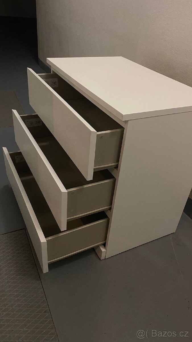 Komada Malm se zásuvkami - 6