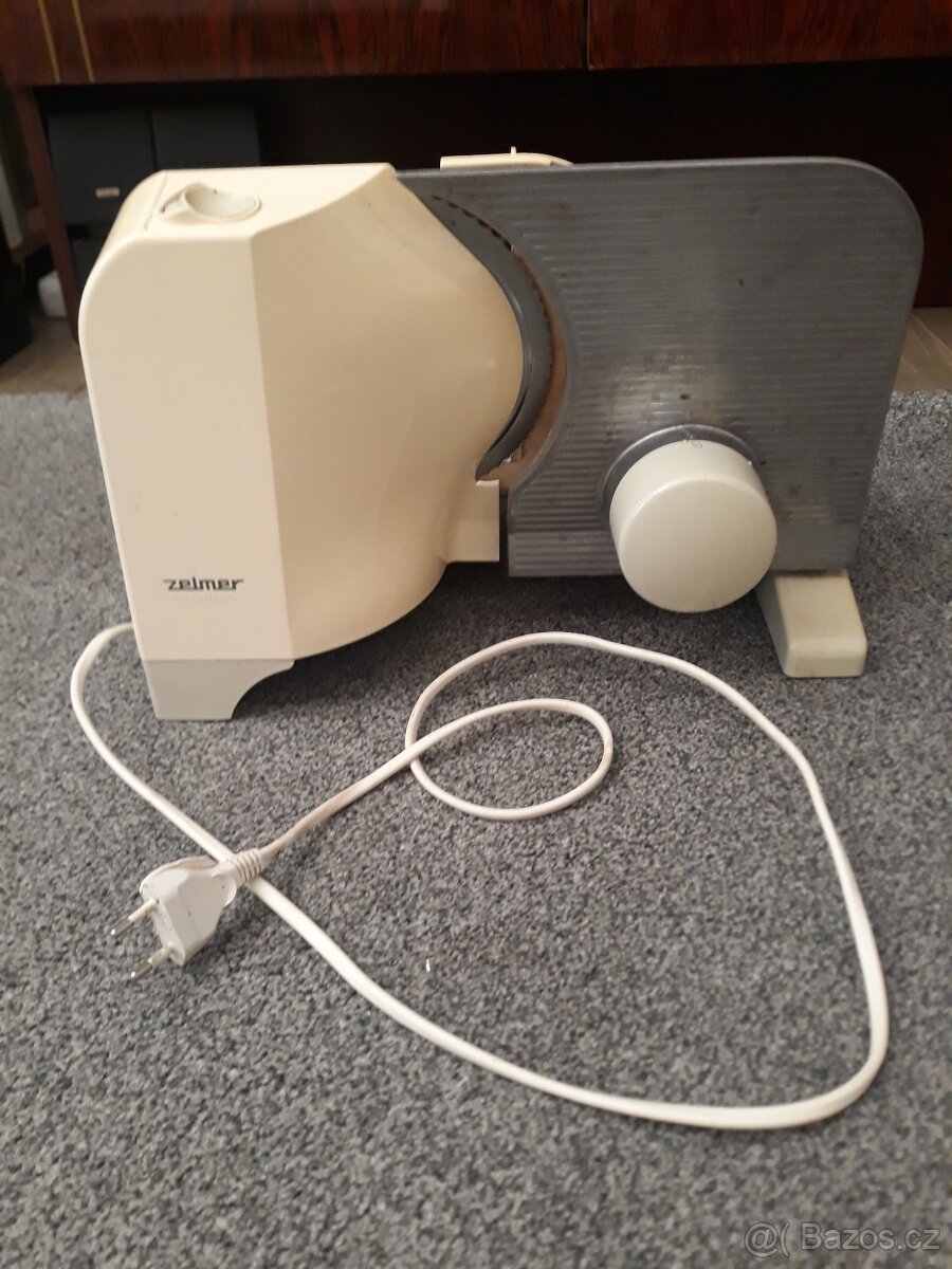 ELEKTRICKÝ KRAJEČ ZN. ZELMER, KOVOVÝ 220 V. - 6