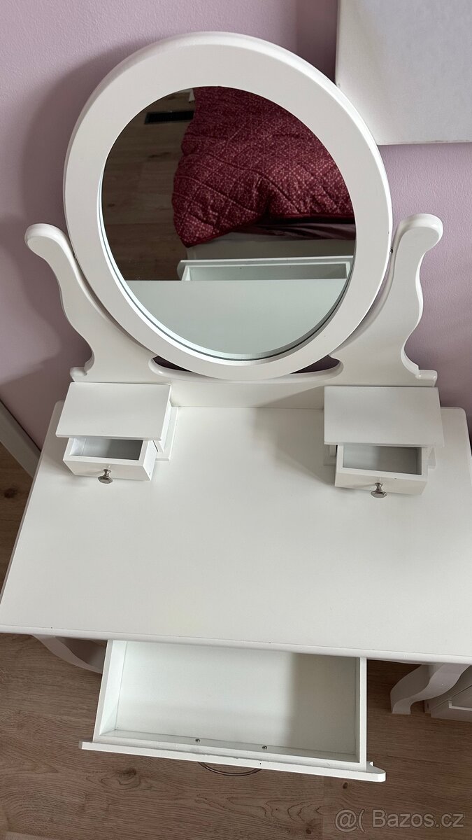 Kosmetický stolek - 6