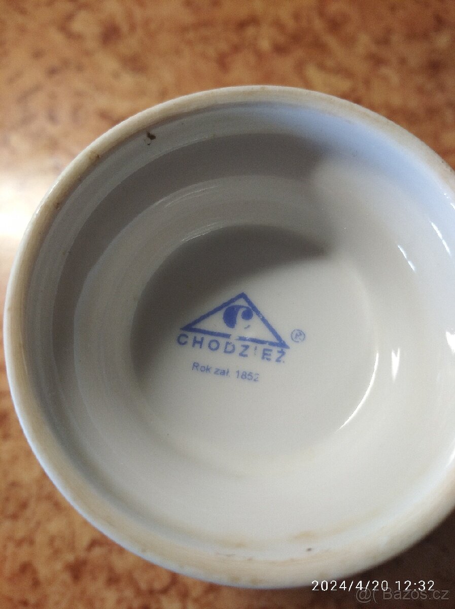 Různé sklenicky, hrnecky - 6