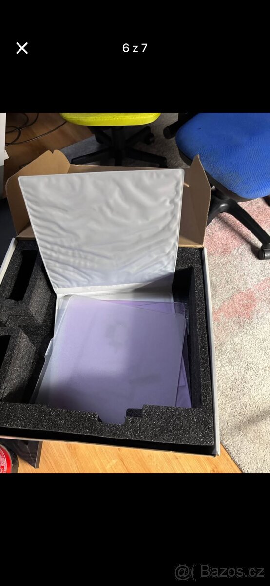 Kamera JVC GC-PX100be, osvětlovací stojan - 6