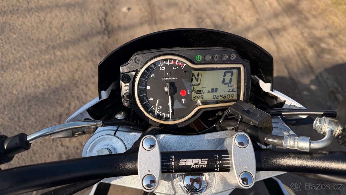 Suzuki gsr 740 - 6