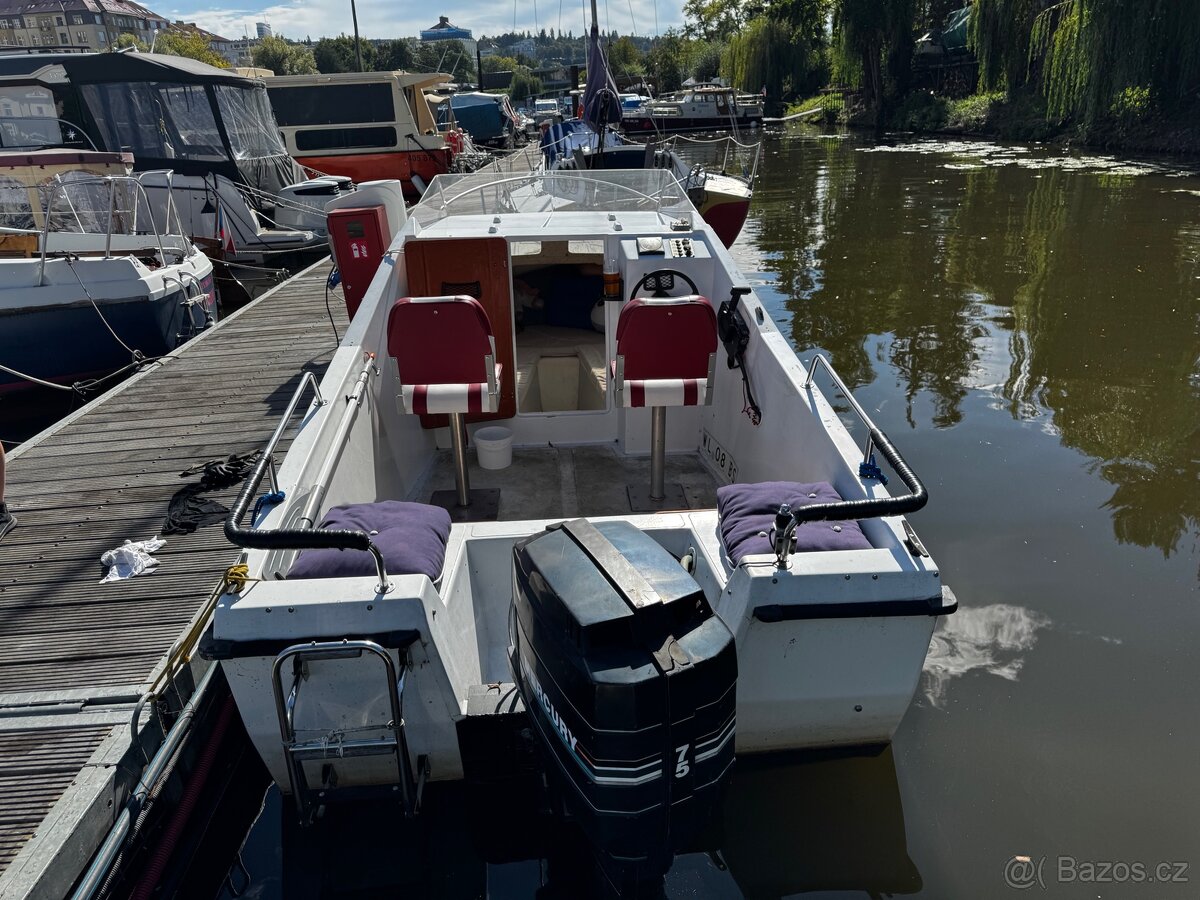 Kajutová motorový člun - 6