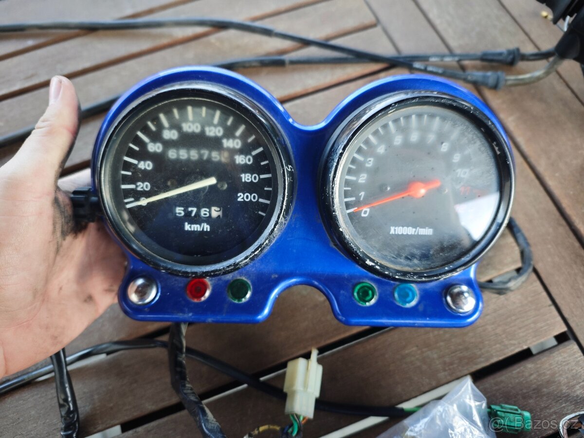 Suzuki GS 500 - díly - karburátory - 6