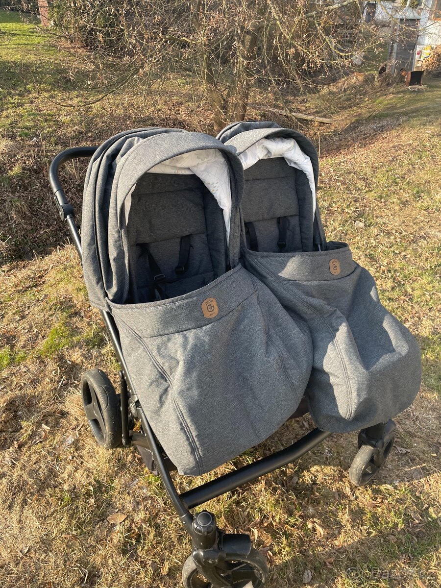 Dvojkočárek pro dvojčata/sourozence - 6